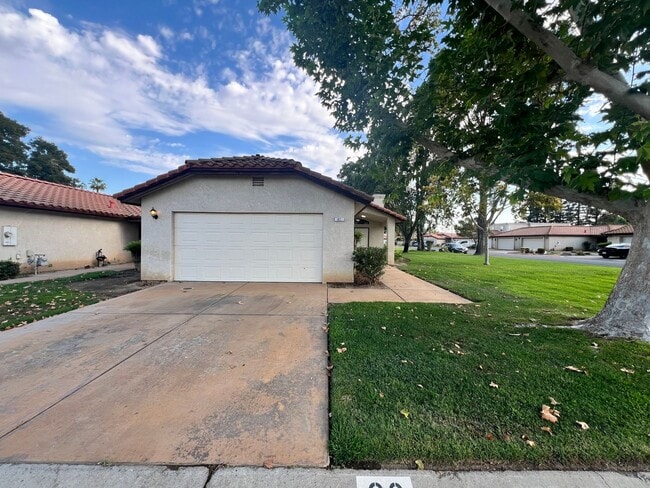 92 Rosewood Cir in Madera, CA - Building Photo - Building Photo