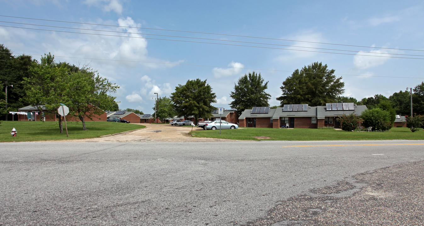 112-122 Youngwood Rd in Fuquay Varina, NC - Building Photo