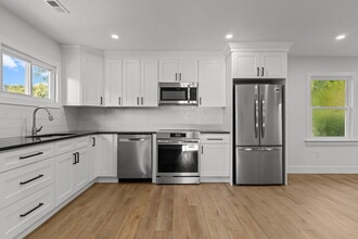 38 Indian Creek Dr in Levittown, PA - Building Photo - Building Photo