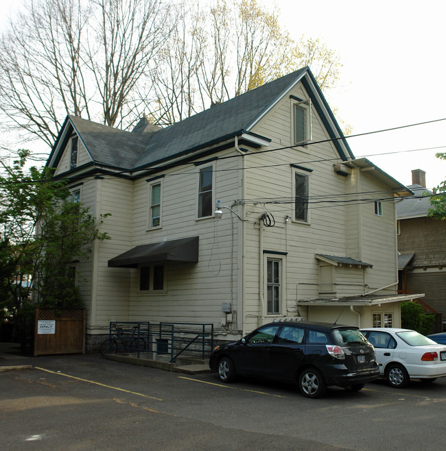 322-340 E 11th Ave in Eugene, OR - Foto de edificio - Building Photo