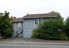 6440 Country Club Dr in Rohnert Park, CA - Building Photo