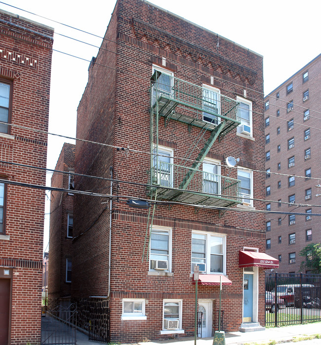 520 52nd St in West New York, NJ - Building Photo - Building Photo