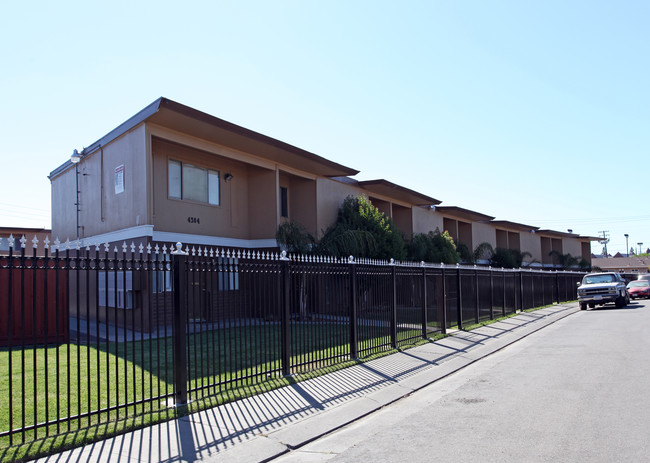 Manchester Townhomes in Stockton, CA - Building Photo - Building Photo