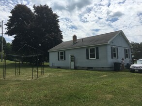 10 Gump Rd, Unit 101 in Castleton, VT - Foto de edificio - Building Photo