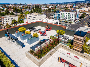 Lantana Uptown in Oakland, CA - Foto de edificio - Building Photo