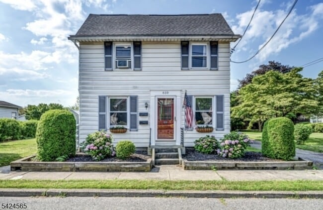 property at 610 Corliss Ave