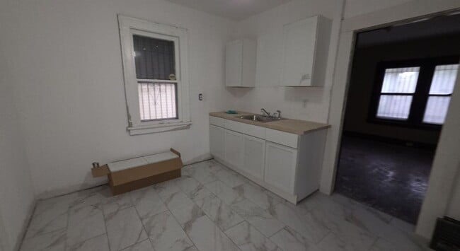 13721 Diana Ave in Cleveland, OH - Building Photo - Building Photo