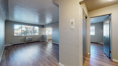 Prince Charles Apartments in Littleton, CO - Building Photo - Building Photo