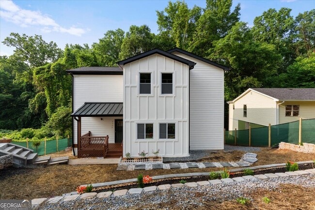 2322 Lakewood Ave SW in Atlanta, GA - Building Photo - Building Photo