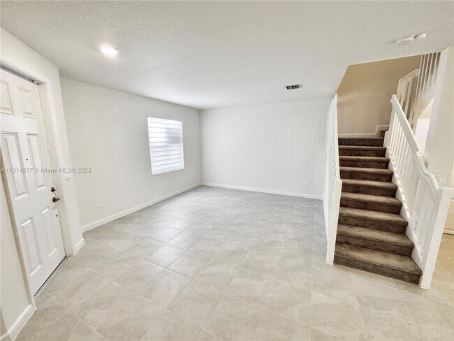 11423 West 33rd Ct in Hialeah, FL - Building Photo - Building Photo