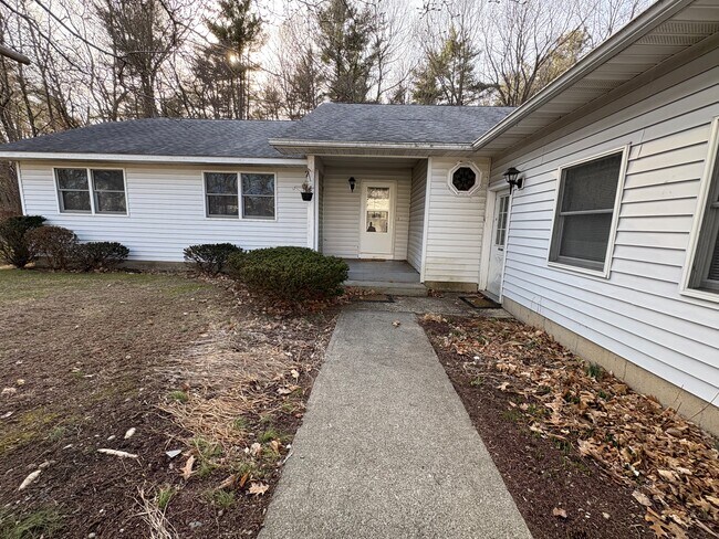 28 Church St in Niverville, NY - Building Photo - Building Photo