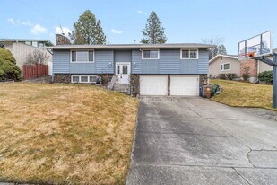 6604 N Greenwood Blvd in Spokane, WA - Building Photo