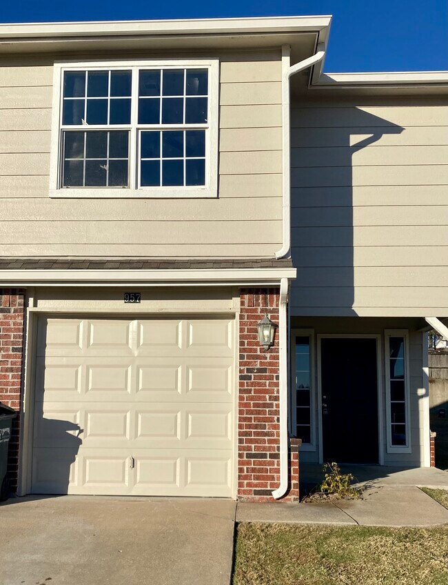 955 Hamilton Fls Rentals in Catoosa, OK