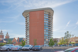 Cathedral Plaza in Spokane, WA - Foto de edificio - Building Photo