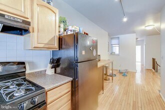 1004 Christian St in Philadelphia, PA - Building Photo - Building Photo