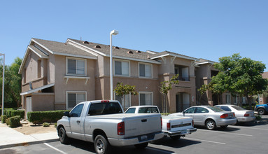 Summerhill Apartments in Bakersfield, CA - Building Photo - Building Photo