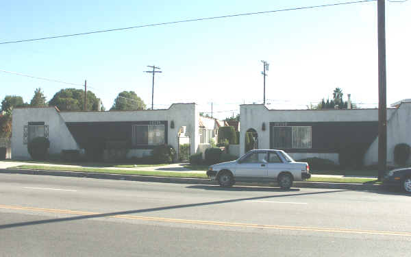 16726-16732 Saticoy St in Van Nuys, CA - Building Photo - Building Photo