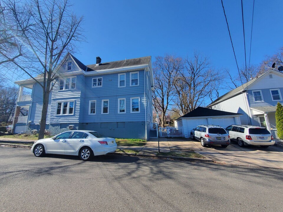 67 Jones Ave in New Brunswick, NJ - Building Photo