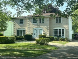114 Ayrault Dr in Buffalo, NY - Building Photo