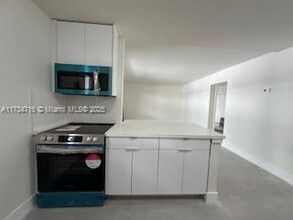 3242 Mary St in Miami, FL - Building Photo - Building Photo