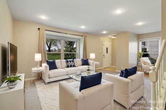 2336 Old Kings Ct in Schaumburg, IL - Building Photo - Building Photo
