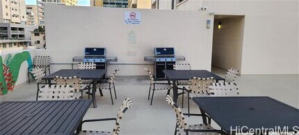 2410 Cleghorn St in Honolulu, HI - Building Photo - Building Photo