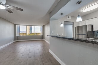 Mark 1 Apartments in Las Vegas, NV - Building Photo - Interior Photo