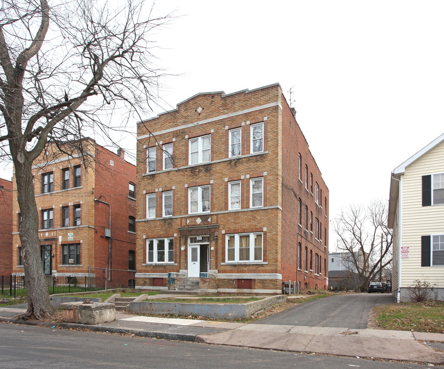 142-144 Clark St in Hartford, CT - Building Photo