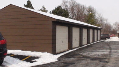 Pioneer Road Apartments in Crest Hill, IL - Building Photo - Building Photo