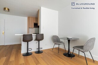 501 E 87th St in New York, NY - Foto de edificio - Building Photo