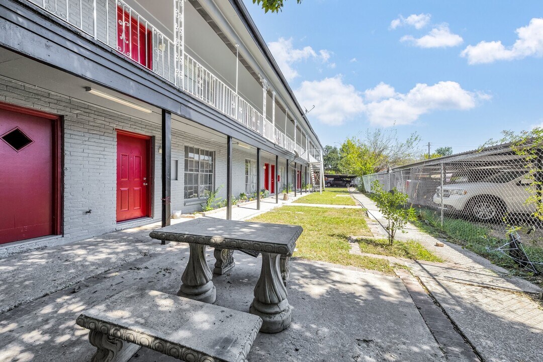 3040 Golfcrest Blvd in Houston, TX - Foto de edificio