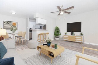 21717 Inverness Forest Blvd, Unit 710 in Houston, TX - Foto de edificio - Building Photo