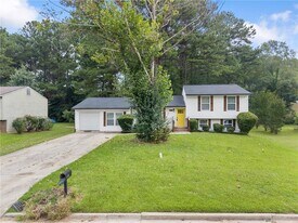 6940 Cainwood Dr in College Park, GA - Building Photo