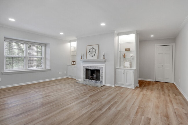 60 Chaumont Square NW in Atlanta, GA - Building Photo - Building Photo