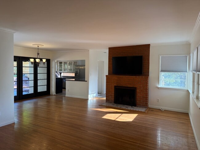 108 Buena Vista Dr in Fullerton, CA - Building Photo - Building Photo