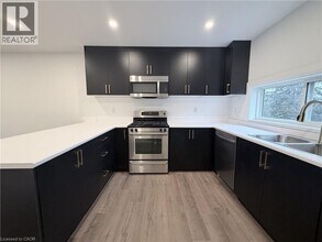 184 Ottawa St S in Hamilton, ON - Building Photo - Building Photo