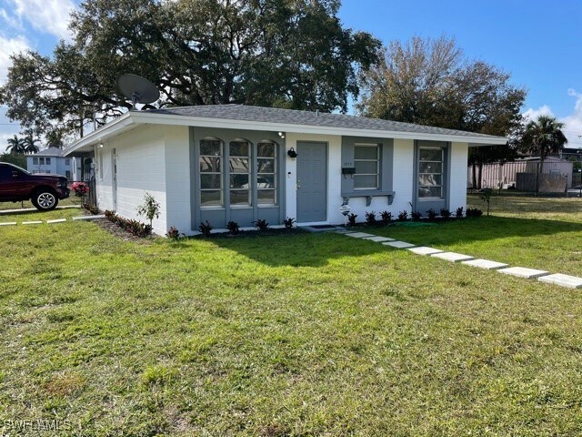 2078 Crawford St in Ft. Myers, FL - Building Photo