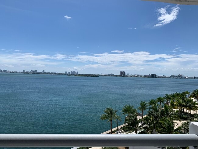 555 NE 30th St, Unit 602