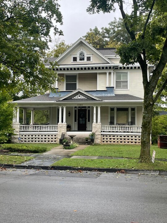 1180 Grand Ave, Unit 1182 in Carthage, MO - Foto de edificio