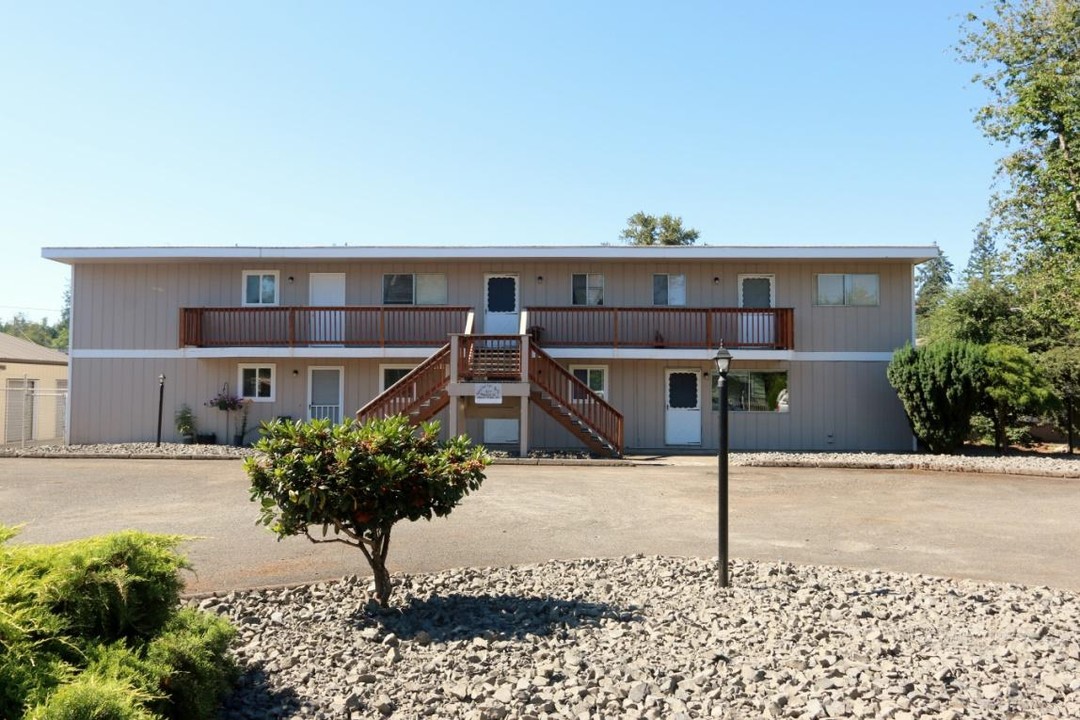 Sweetbriar Apartments in Sweet Home, OR - Foto de edificio