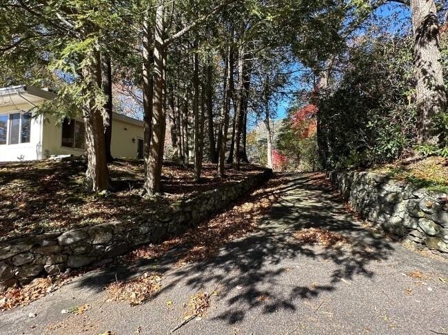 9 Wampanoag Cir in North Kingstown, RI - Building Photo - Building Photo