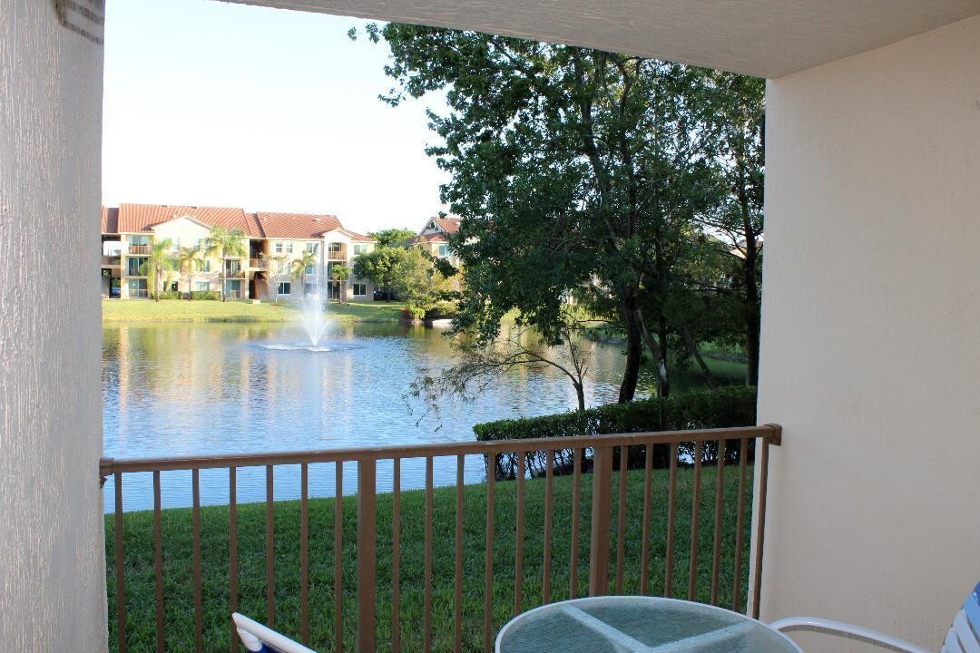 808 Villa Cir in Boynton Beach, FL - Foto de edificio