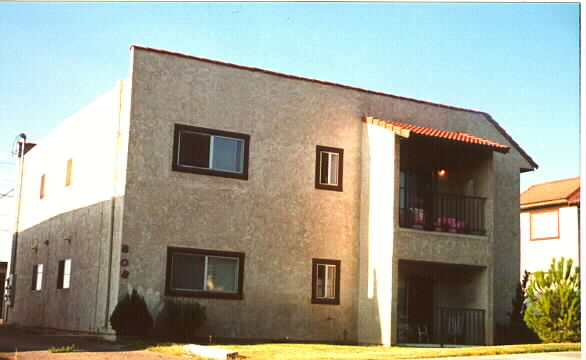 808 E Virginia Way in Barstow, CA - Building Photo - Building Photo