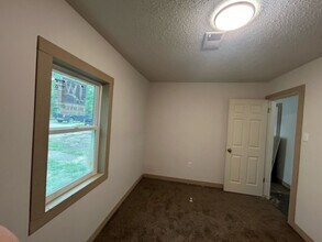 512 SE 34th St in Topeka, KS - Building Photo - Building Photo