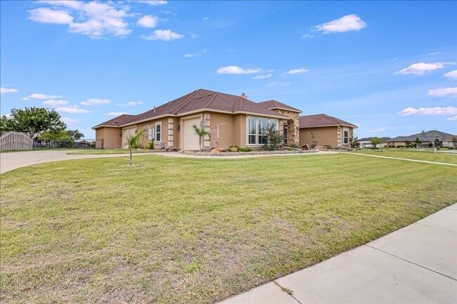 6241 Lago Vista Dr in Corpus Christi, TX - Building Photo - Building Photo