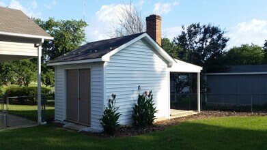 2407 Parrish St in Burlington, NC - Building Photo - Building Photo