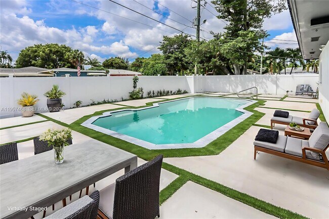 1110 S 14th Ave in Hollywood, FL - Foto de edificio - Building Photo