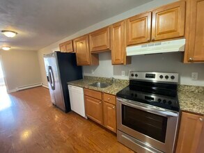 44 Floyd St, Unit #3 in Boston, MA - Foto de edificio - Building Photo