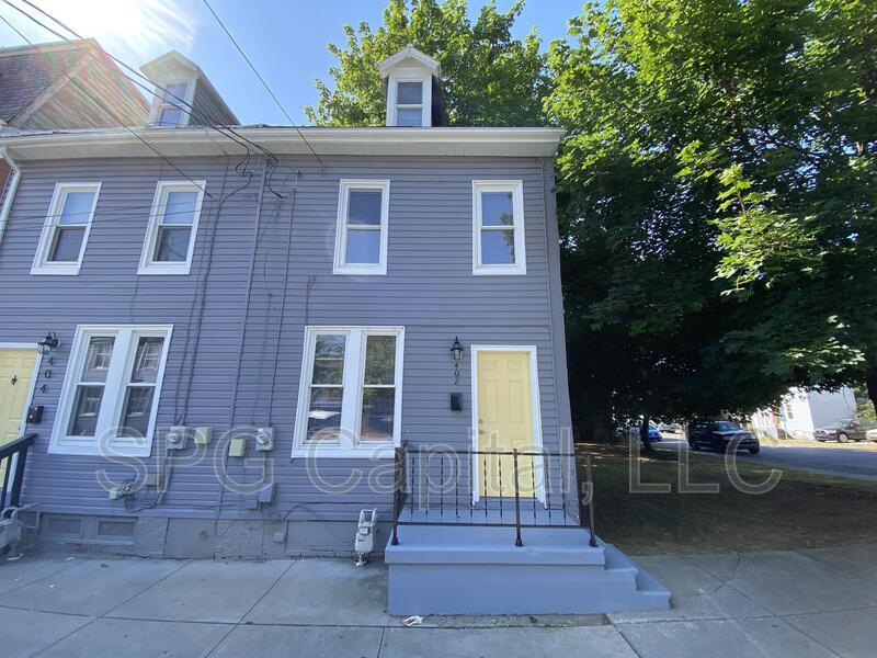 402 E King St in York, PA - Building Photo