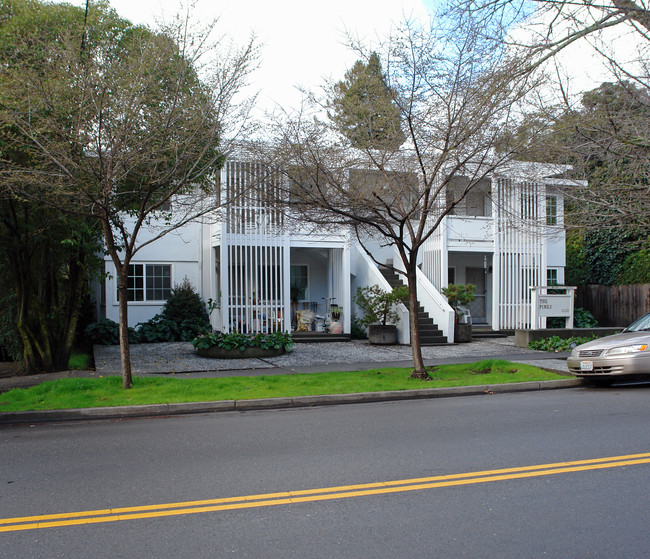 1223 Grand Ave in San Rafael, CA - Foto de edificio - Building Photo